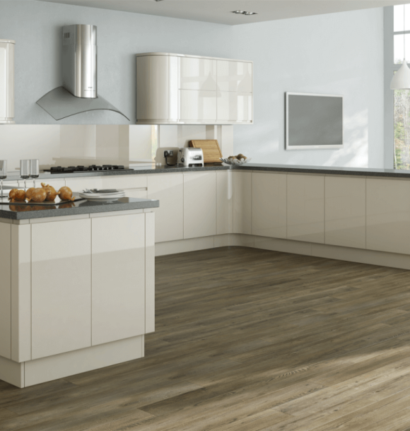 Larissa J Profile gloss